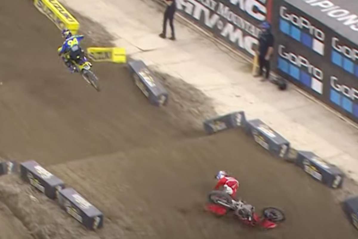 Chase Sexton stürzt, Roczen zieht davon