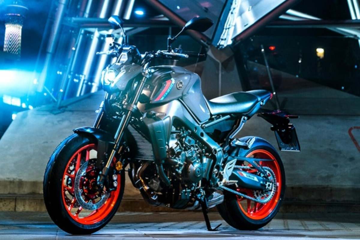 Yamaha MT-09: Minimalistisches Design ohne Seitendeckel und funktionslose Abdeckungen