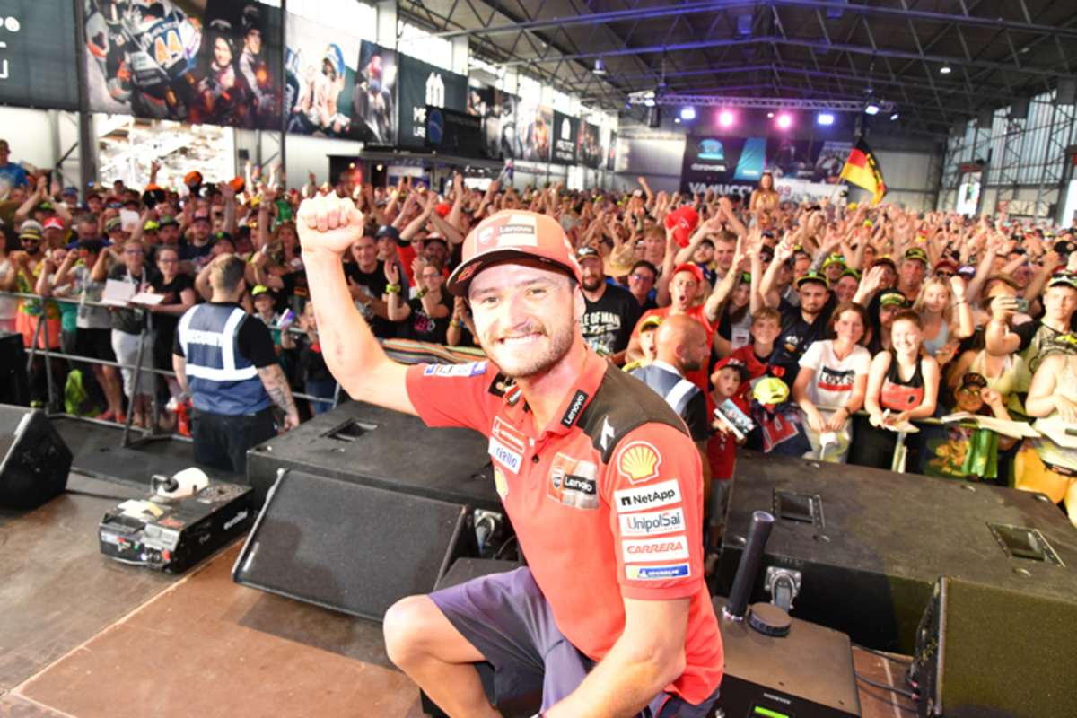 Jack Miller bei der Fahrerpräsentation in der Karthalle