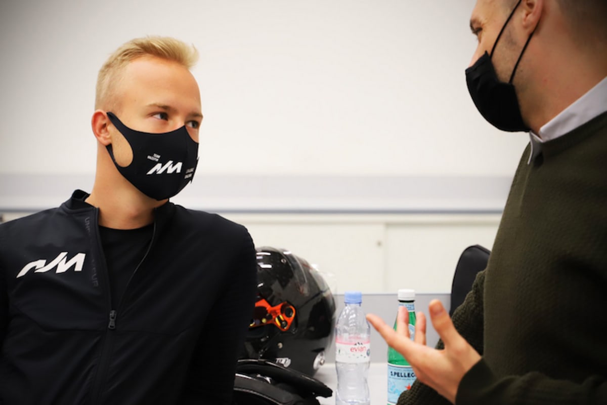 Nikita Mazepin (links)