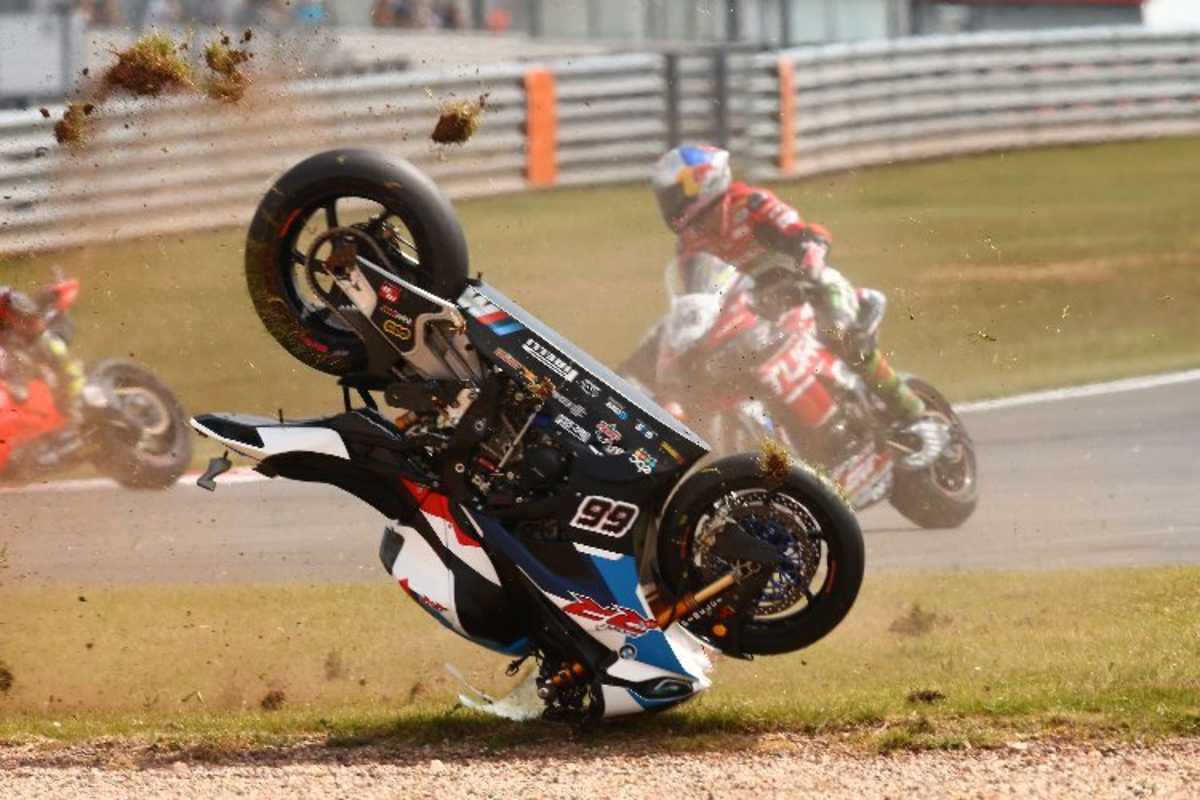 Fünf Mal nahm Tom Sykes eine Bodenprobe