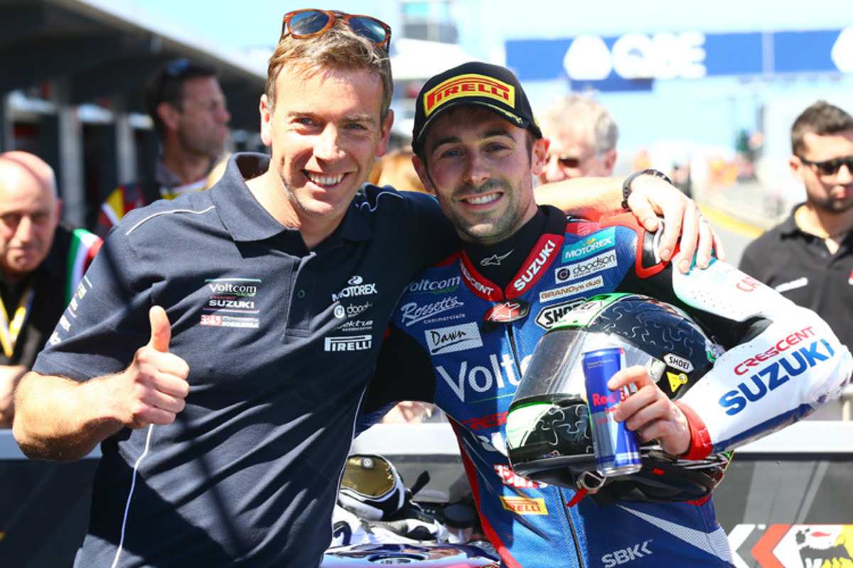 Crescent-Suzuki-Teamchef Paul Denning (li.) mit Eugene Laverty