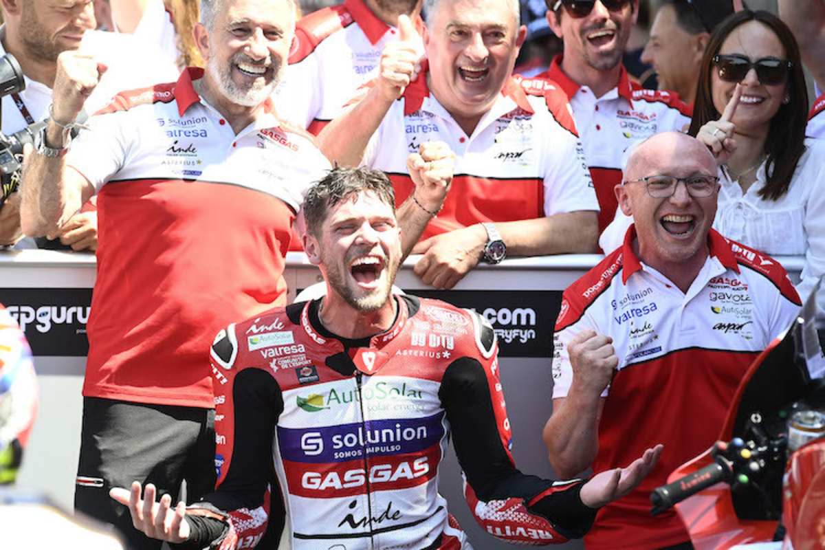 Jake Dixon gewinnt das Rennen