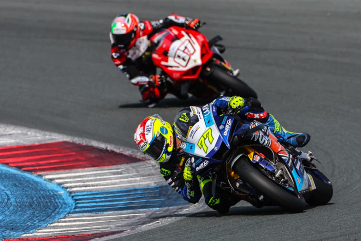 WorldSBK-Pilot Aegerter amüsiert sich beim IDM-Besuch in Assen