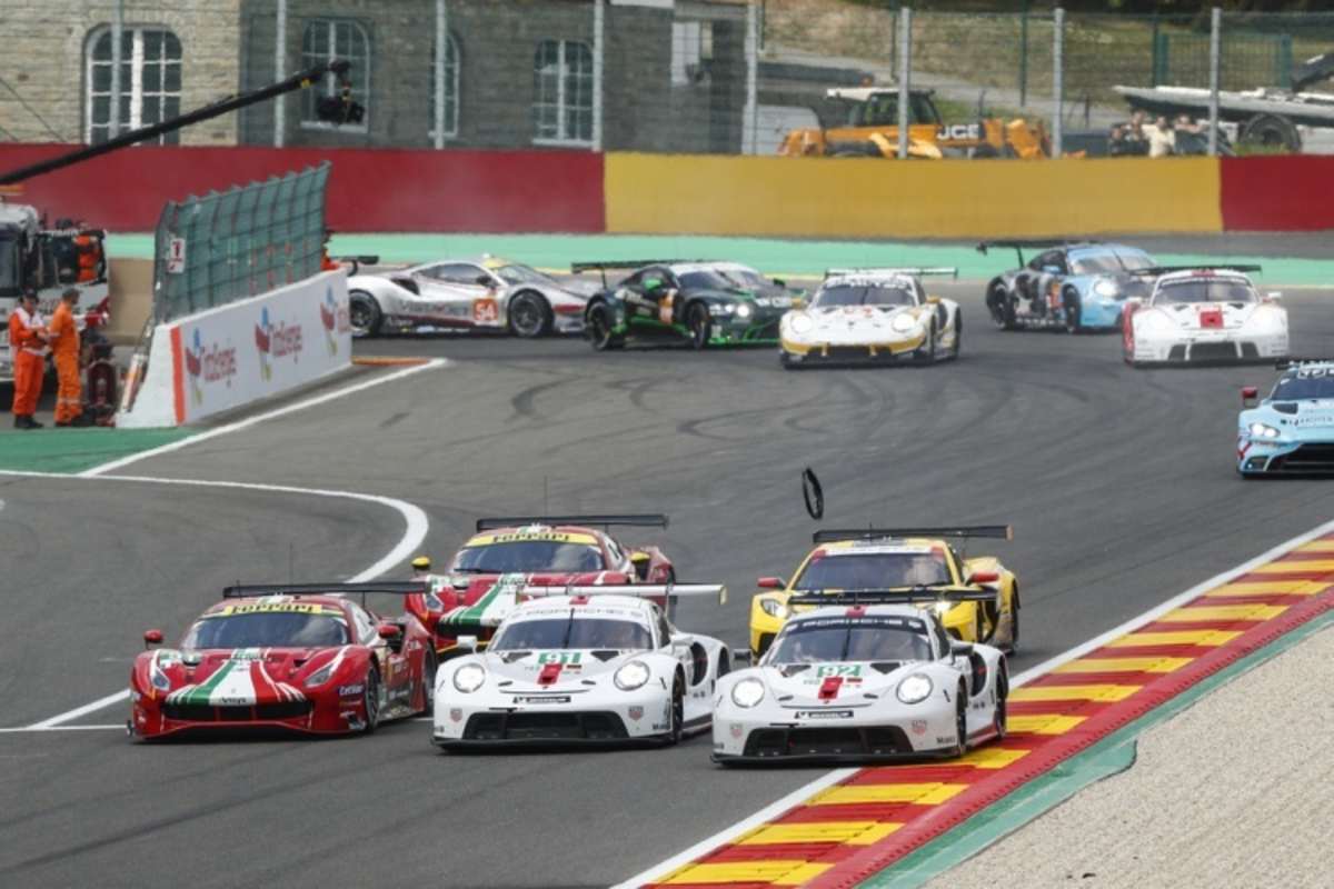 Rennstart in der GTE Pro mit viel Action