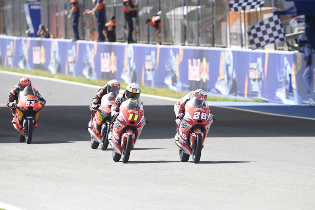 Izan Guevara gewinnt das Rennen