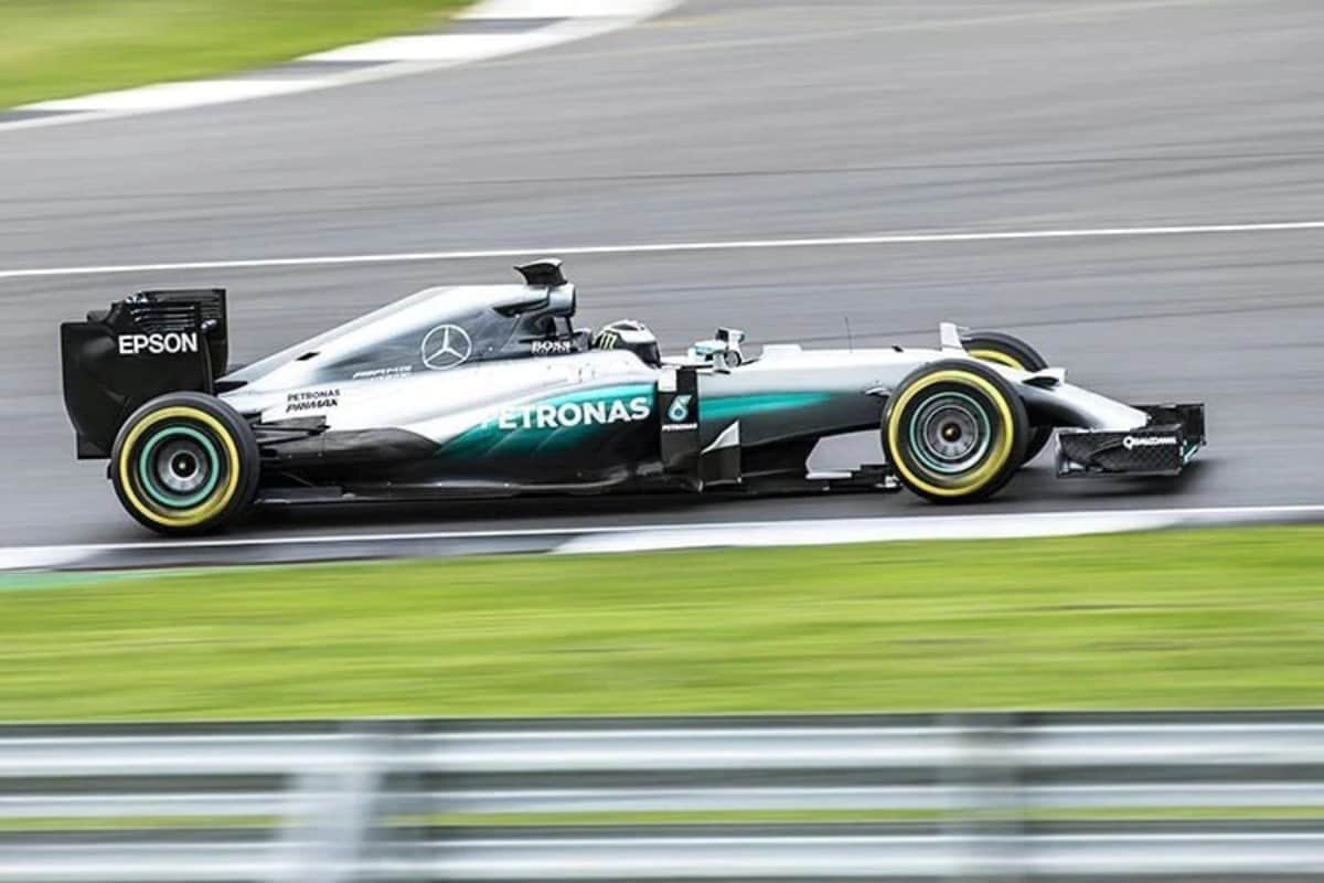 Jorge Lorenzo 2016 in Silverstone in einem Mercedes W05 von Lewis Hamilton
