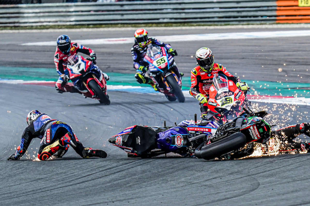 Crash von Razgatlioglu und Rea in Assen