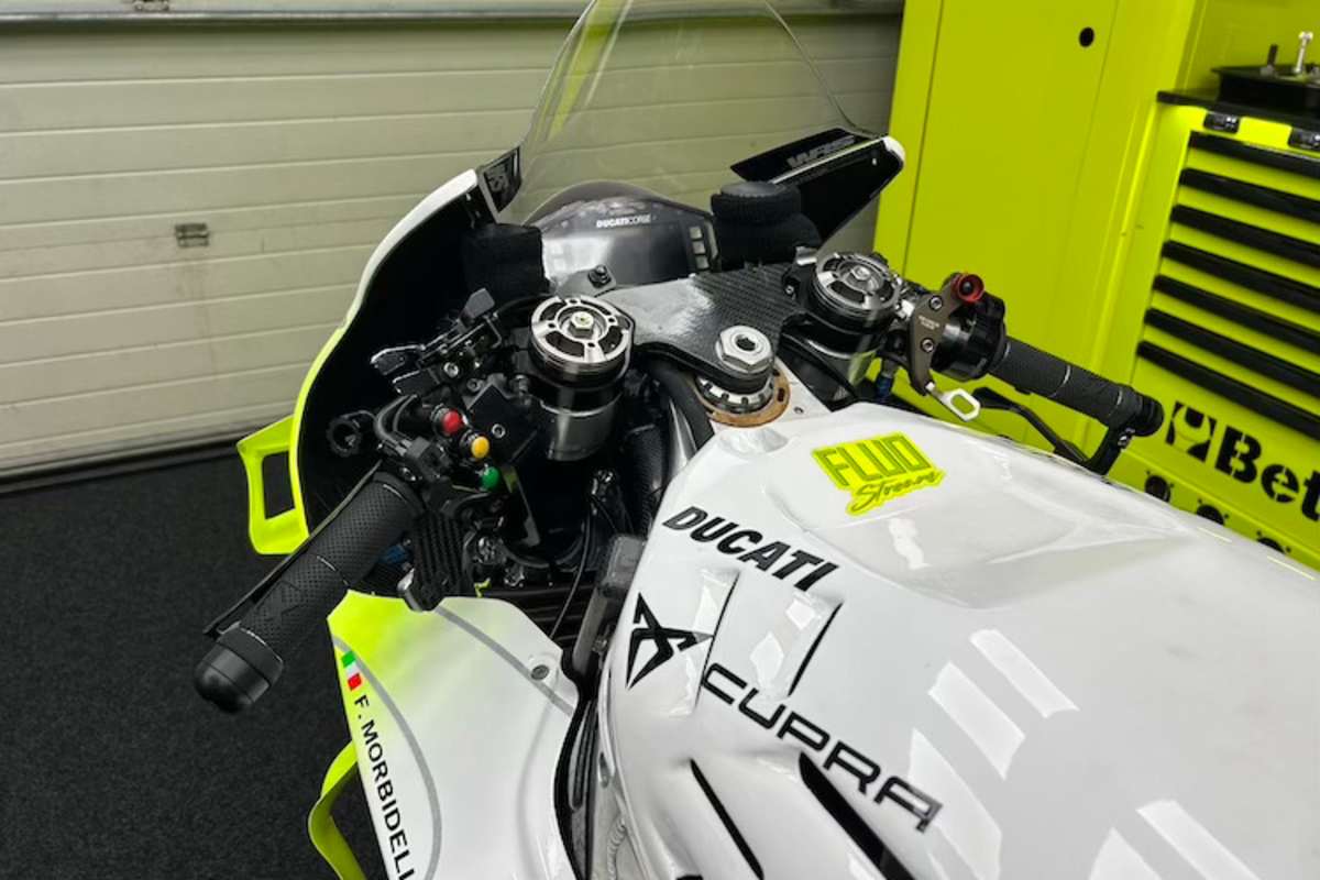 Ganz schön viele Knöpfe! Die Bedienelemente an Morbidellis Motorrad