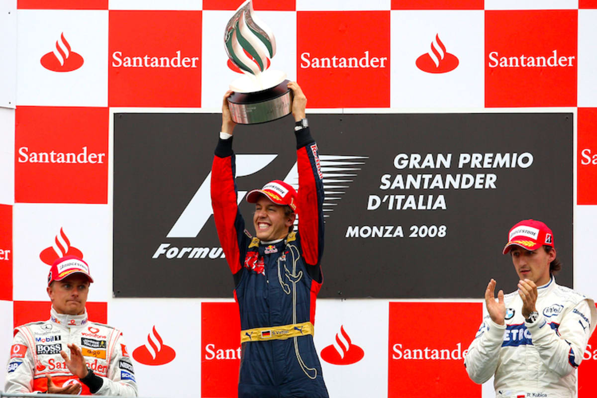 Sensationssieger Vettel mit Heikki Kovalainen (links) und Robert Kubica