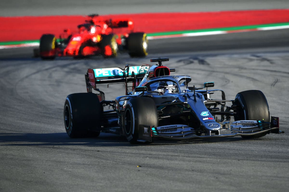 Lewis Hamilton vor Charles Leclerc