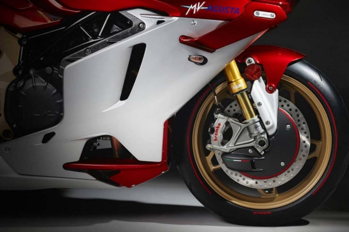 Dezente Winglets an der Karbonverkleidung, Öhlins-Gabel, Brembo-Bremsen mit Lufthutzen (auch aus Karbon)