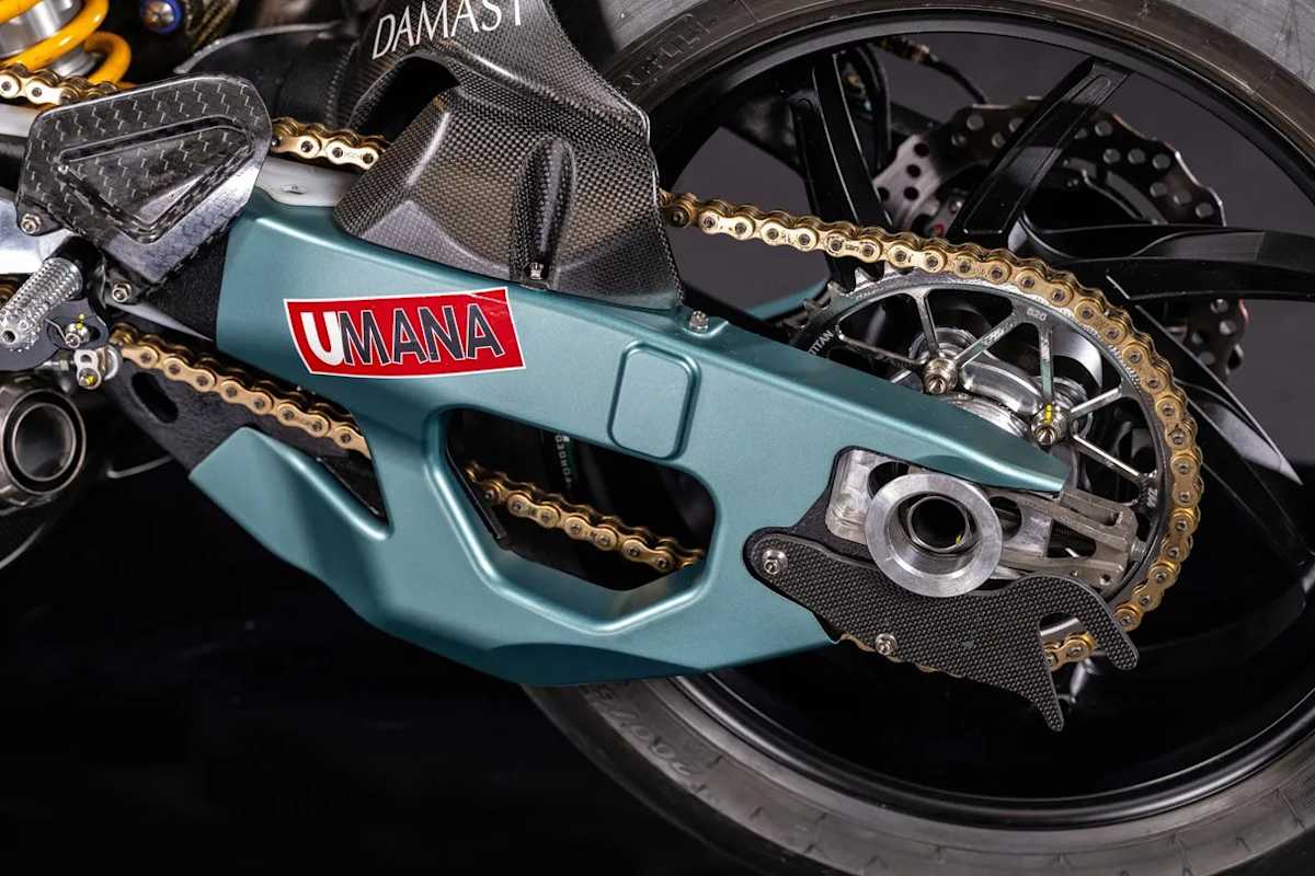 Die Ducati V4R im Design der 1972er 750-Imola-Desmo