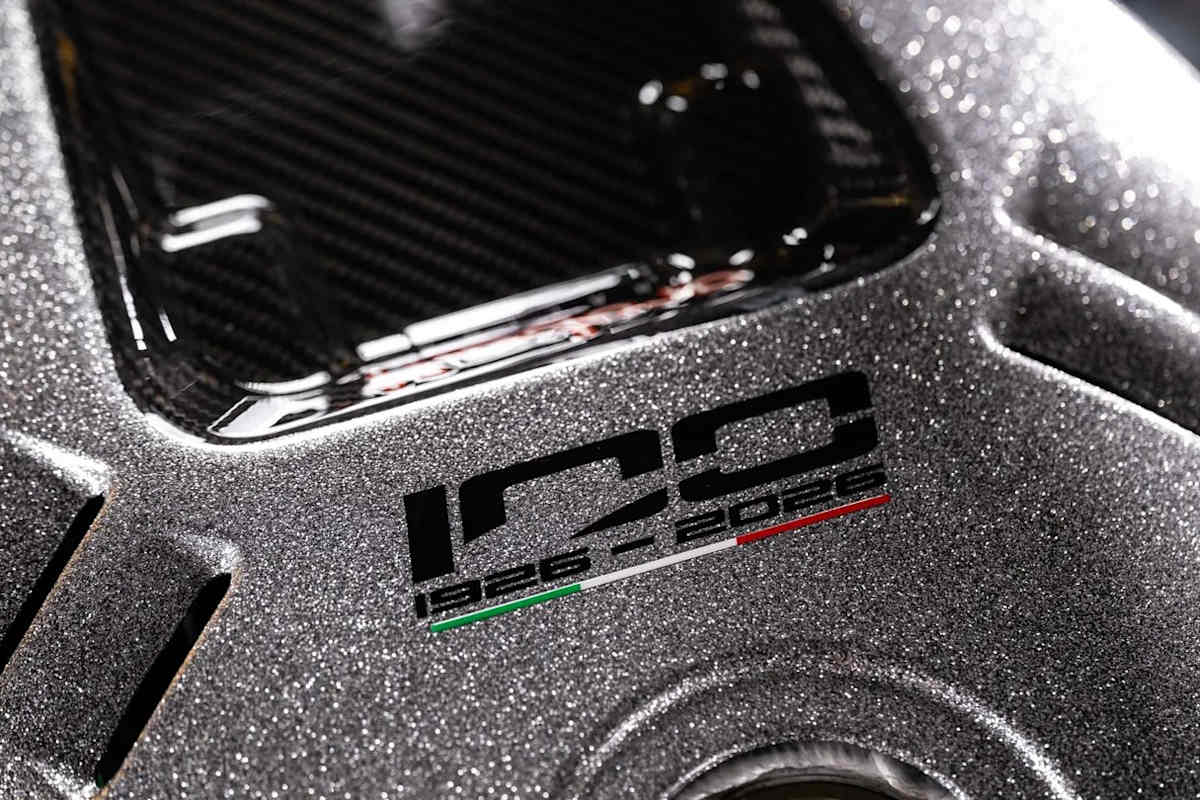 Die Ducati V4R im Design der 1972er 750-Imola-Desmo