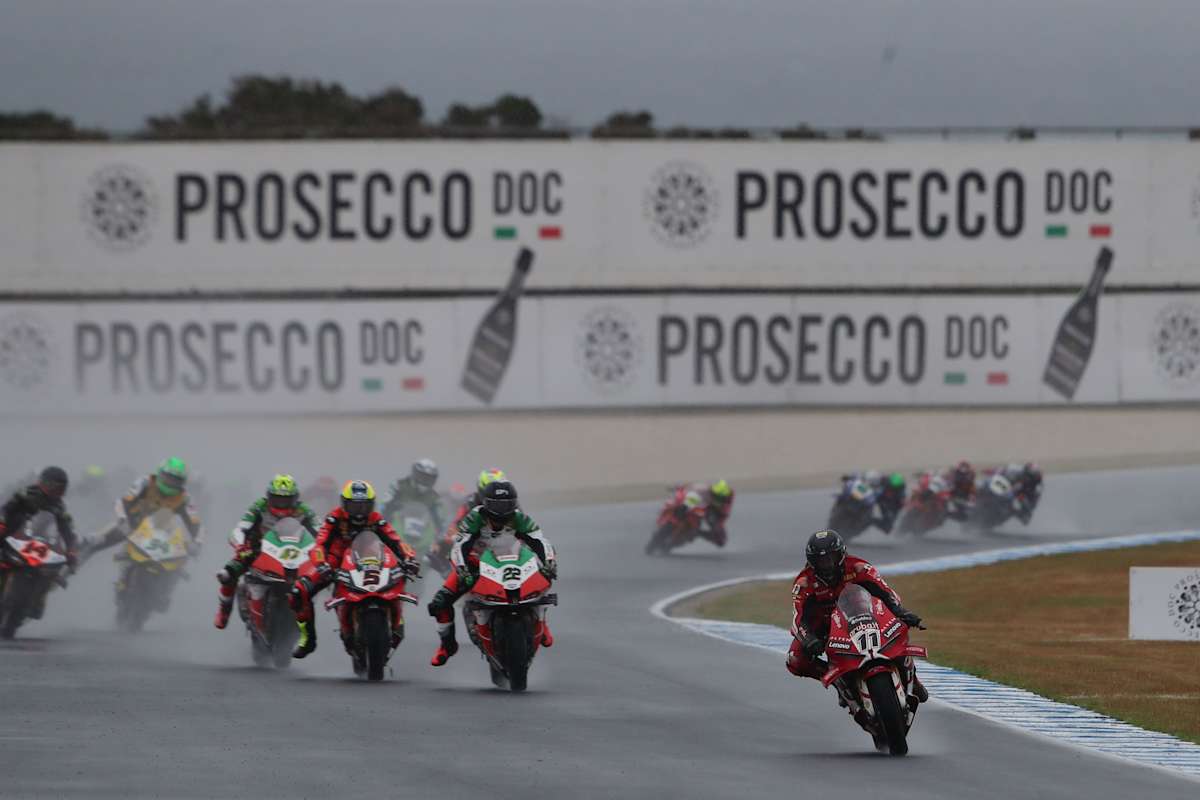 Nicolò Bulega führt das Feld an