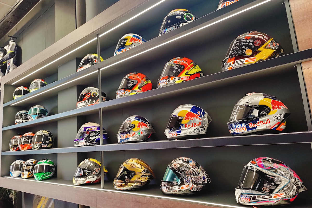 Über die Jahre kamen ein paar Sturzhelme zusammen