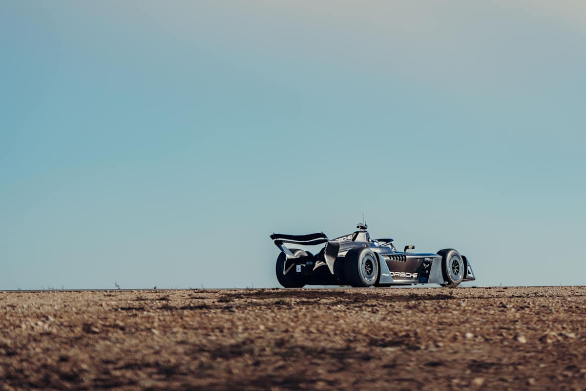 Der neue Formel E Porsche beim Test in Almería