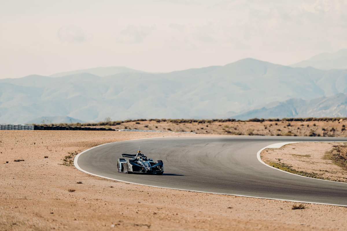 Der neue Formel E Porsche beim Test in Almería