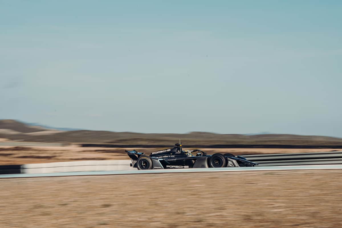 Der neue Formel E Porsche beim Test in Almería