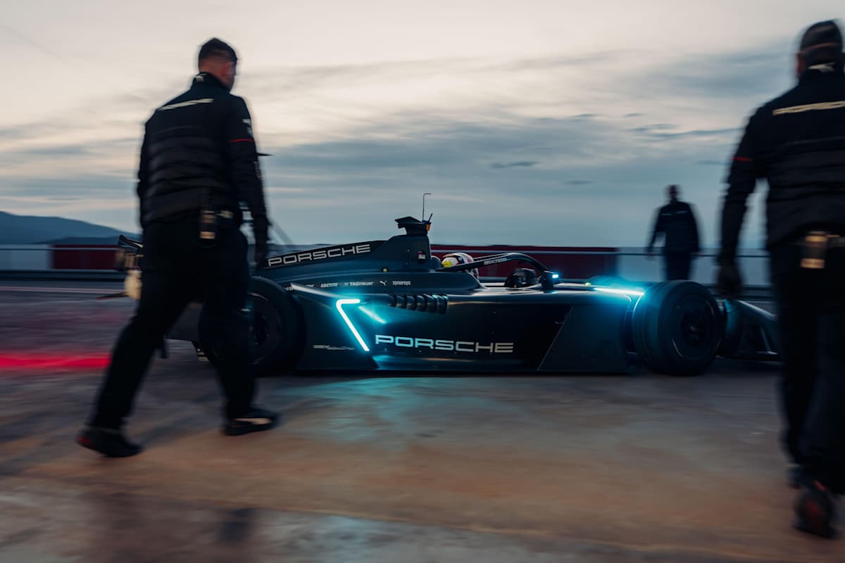 Der neue Formel E Porsche beim Test in Almería