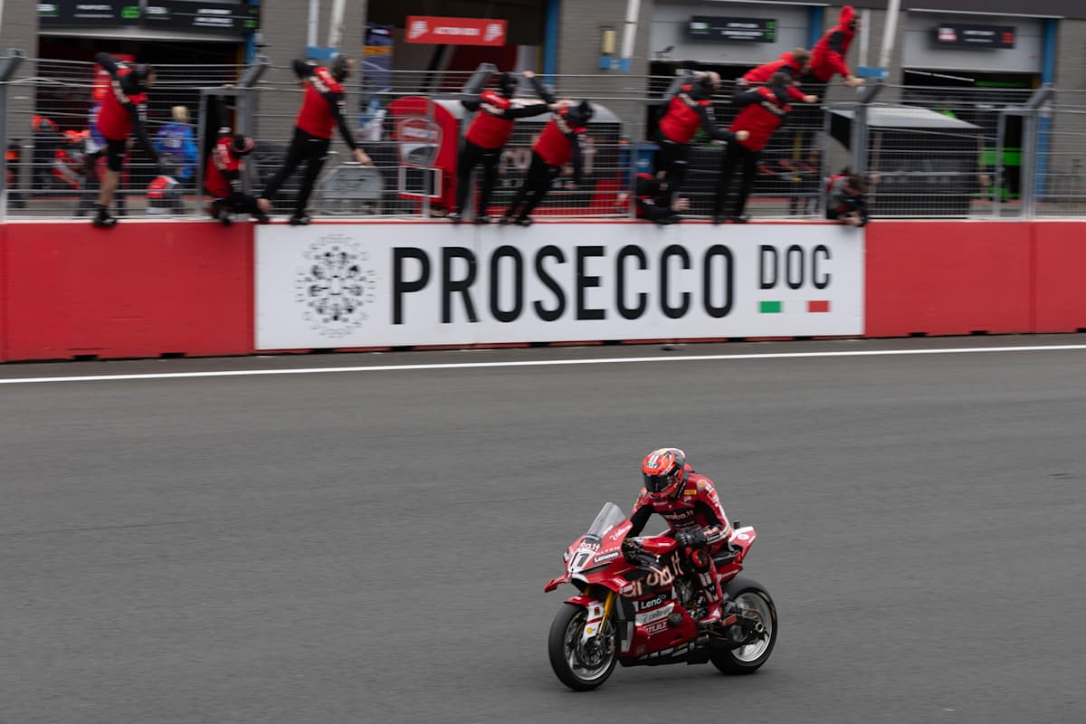 Nicolò Bulega gewinnt das Rennen