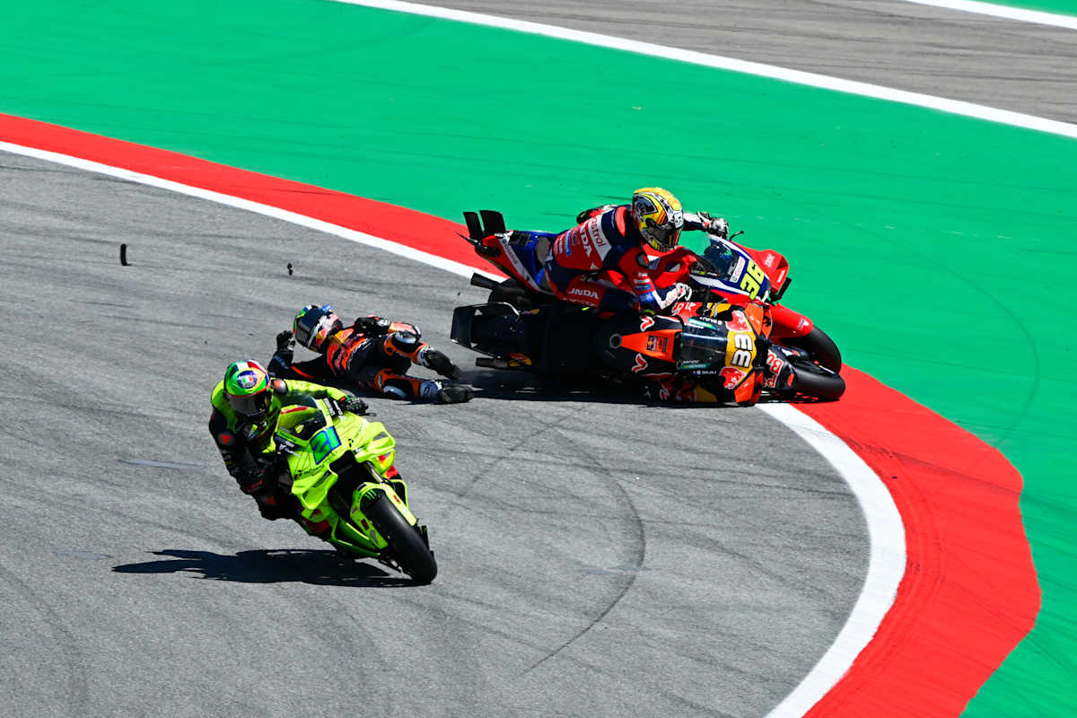 Der Crash von Brad Binder und Joan Mir