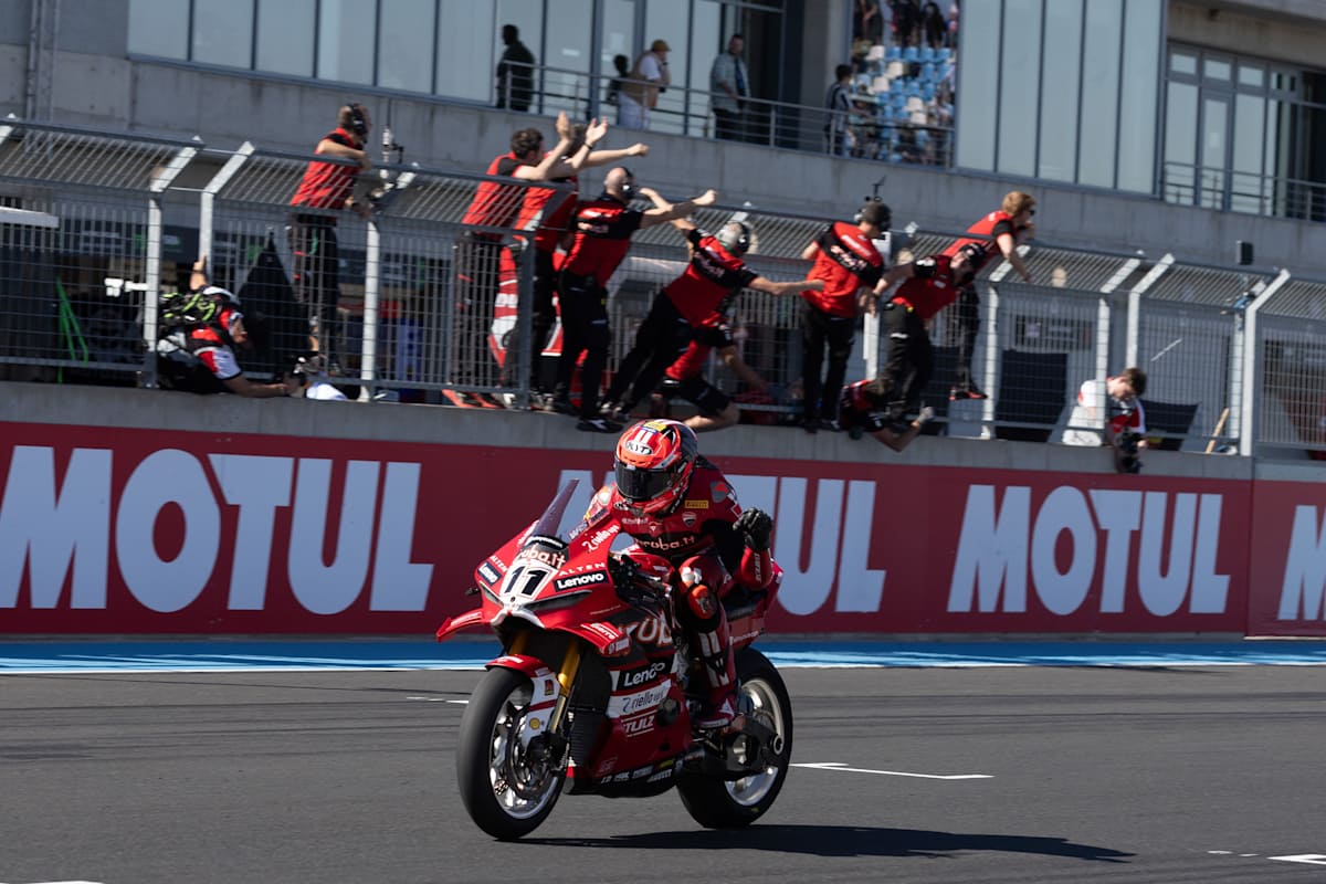 Nicolò Bulega gewinnt das Rennen