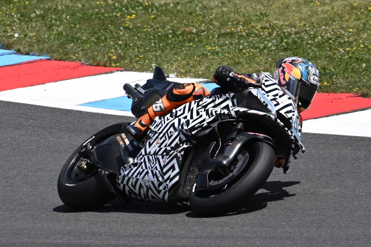 Dani Pedrosa auf der KTM mit Tarnkleid