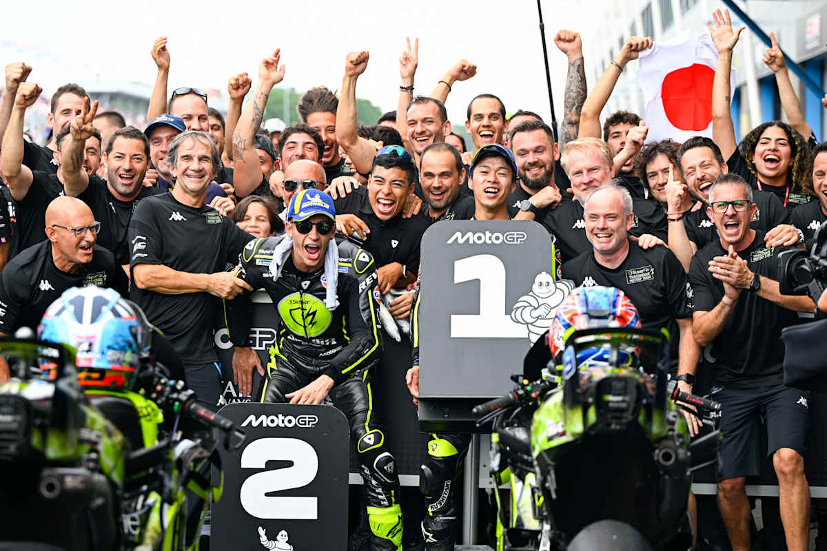 Raul Fernandez, Ai Ogura und Team