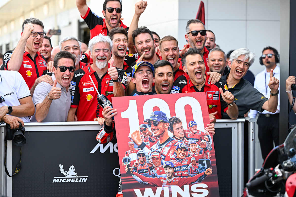 Sieger Marc Márquez und Team
