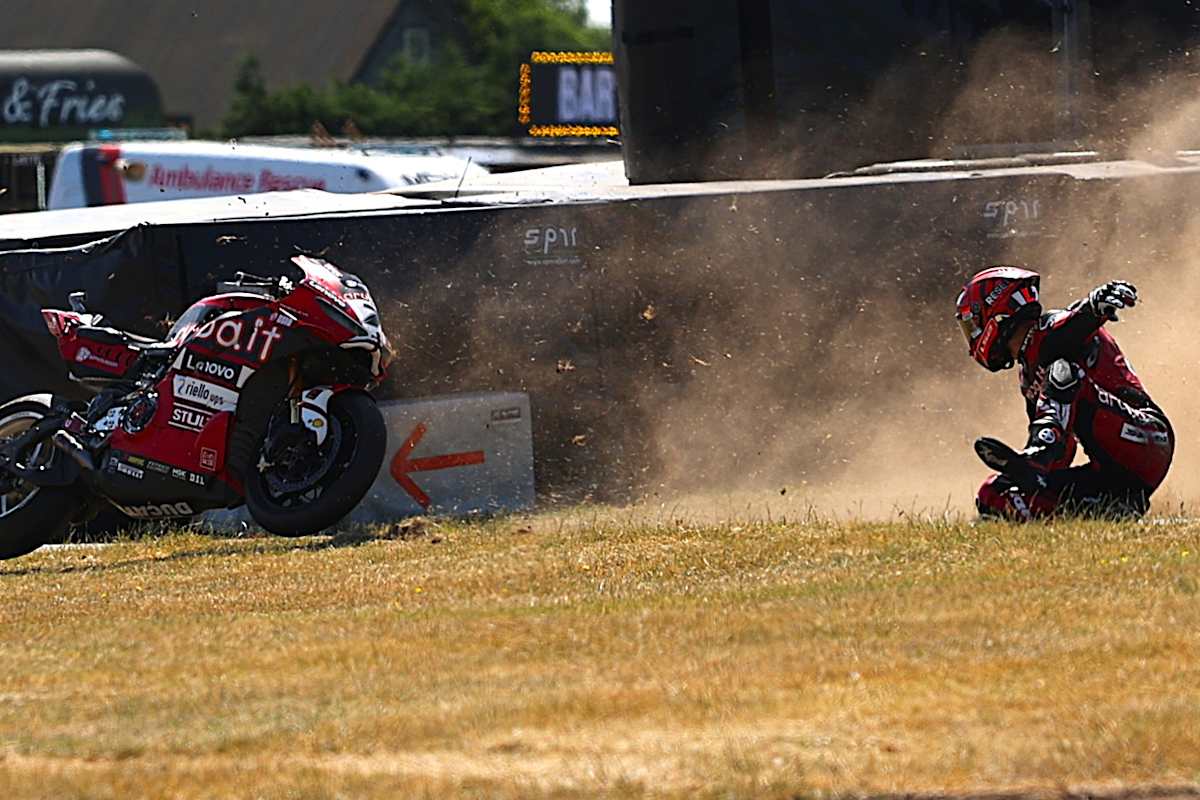 Sturz von Iker Lecuona im Sprint