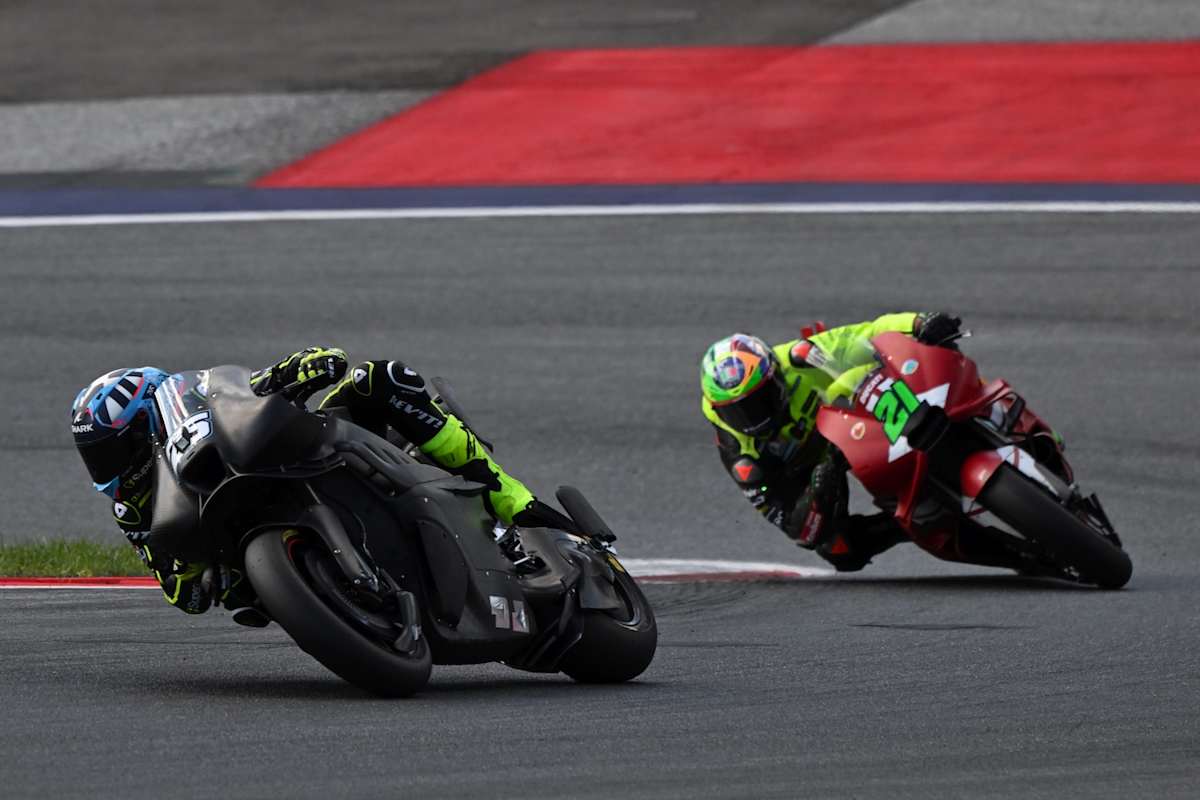 Raul Fernandez (Aprilia) vor Franky Morbidelli (Ducati)