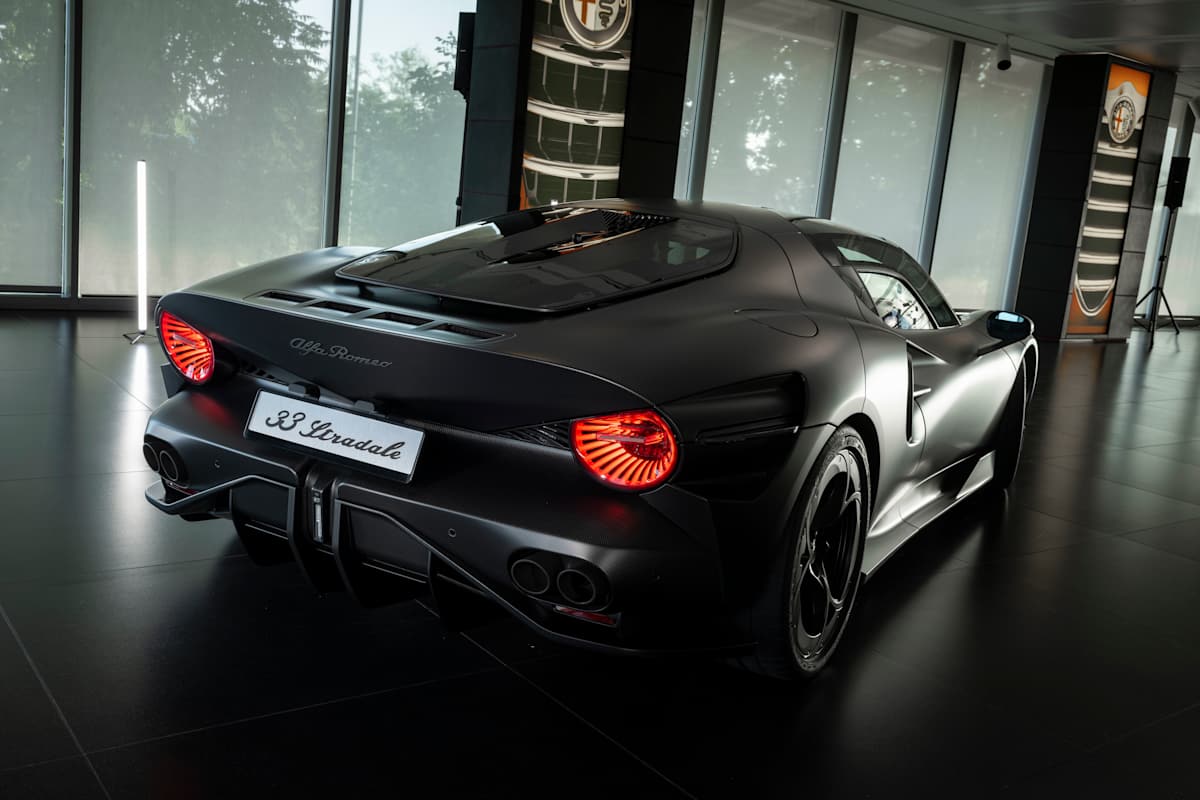 Der neue Alfa Romeo 33 Stradale «Perla Nera®»
