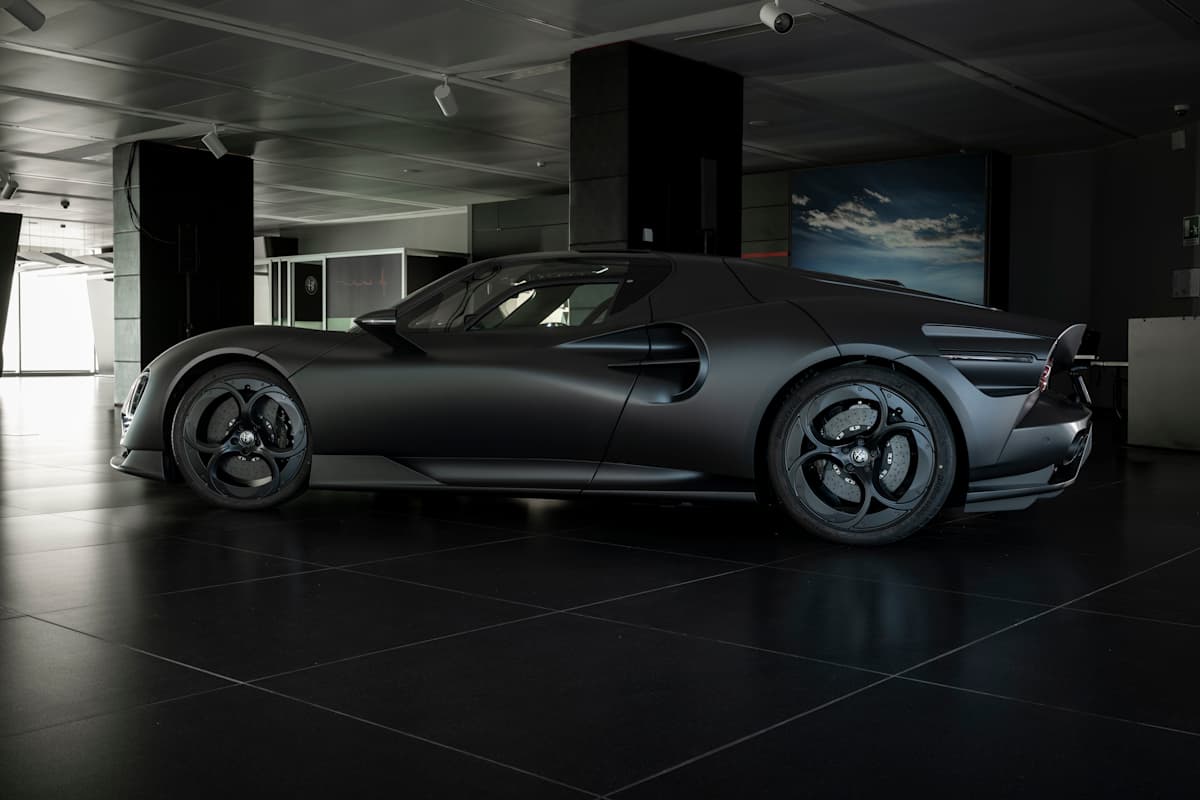 Der neue Alfa Romeo 33 Stradale «Perla Nera®»