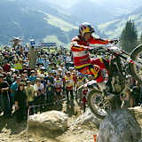 Doug Lampkin ist ein Künstler auf dem Motorrad