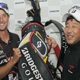 Colin Edwards (li.) spielt mit Legenden und aktuellen Stars Golf für den guten Zweck