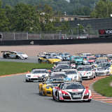 Mies setzt sich am Start im Audi durch