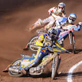Marcel Helfer vor Michael Hadek und Patrik Nagy