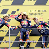 Silverstone-Podest nach Lauf 1: Karel Hanika freut über Saisonsieg Nr. 7, Marcos Ramirez (li.) und Diego Pérez beglückwünschen sich