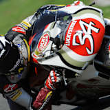 Scott Redding auf der Suzuki RGV500 von Kevin Schwantz