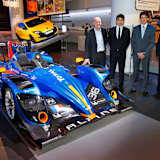 Teamchef Sinault mit seinen drei Fahrern