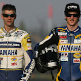 Teuchert und Hommel, der eine putzt, der andere schaut zu