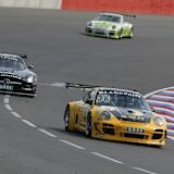 Spannender Zweikampf zwischen Maximilian Götz und Nick Tandy