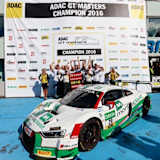 Grosser Jubel: Das Team Land-Motorsport hinter ihrem Meister-Auto - dem Audi R8 LMS