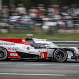 Führt die 24h von Le Mans an: Der Toyota TS050 Hybrid von Sébastien Buemi, Kazuki Nakajima und Fernando Alonso