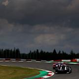 Der Porsche 919 Hybrid von Mark Webber war bei dunklen Wolken am schnellsten