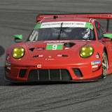 Ungewohnte rote Farbe für einen Porsche 911 GT3 R bei PFAFF Motorsports