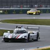 Der Mazda DPi führt die 24h von Daytona an