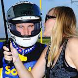 Ein Küsschen vor dem Rennen für Roland Resch von Ehefrau Kristina als zusätzliches Doping