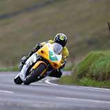 Seitenwagen-Passagier Daniel Sayle ist auch auf zwei Rädern flott unterwegs